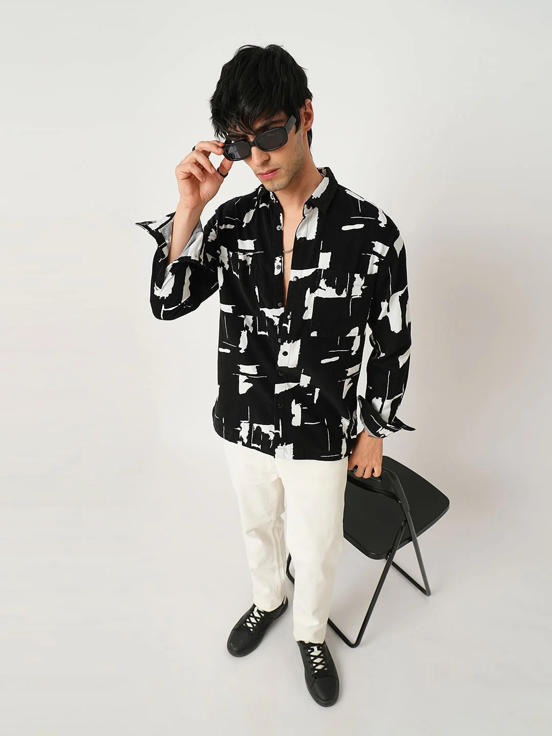 Artistic Achromatic Double Pocket Corduroy Shirt - Image 8